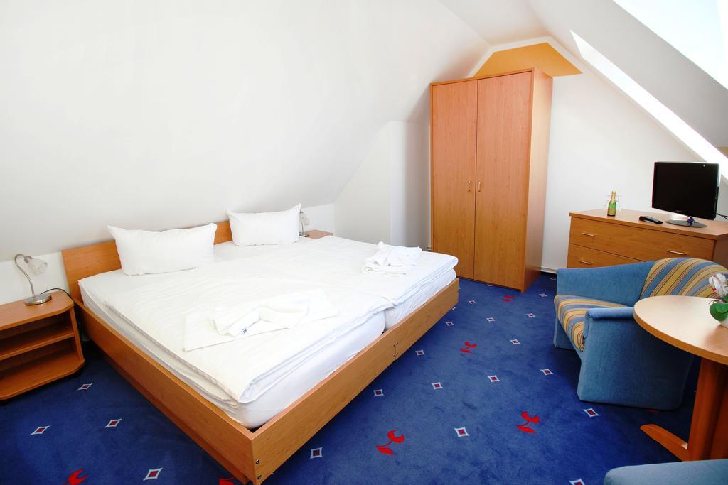 Hotel Pension Kirschstein Wolgast Bagian luar foto