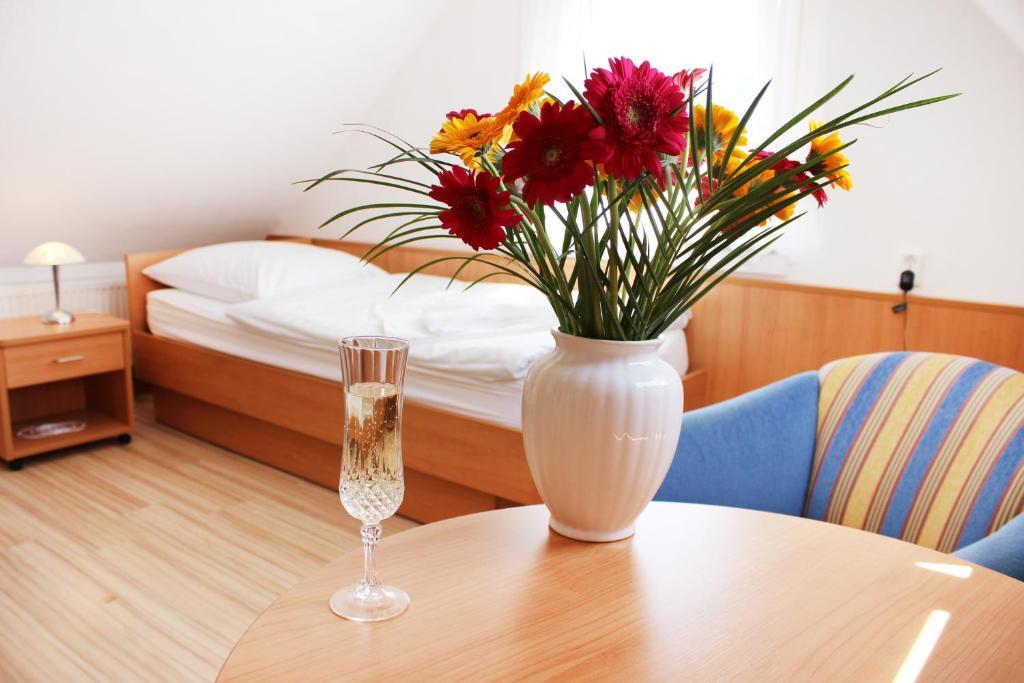 Hotel Pension Kirschstein Wolgast Ruang foto