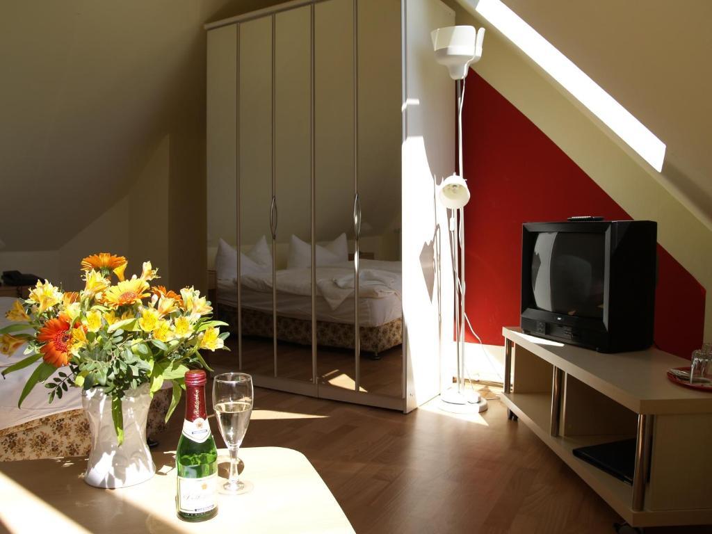 Hotel Pension Kirschstein Wolgast Bagian luar foto